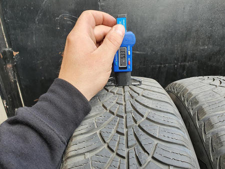 165/70R14 Goodyear Ultragrip 9 komplet opon zima 5,3mm nr4090