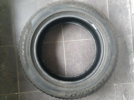 225/55R17 Pirelli Sottozero 3 para opon zima 5,9mm nr7573