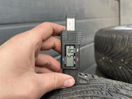 Oryginał koła 225/55R17 Mercedes E klasa W213 A213 Michelin 5,8mm zima