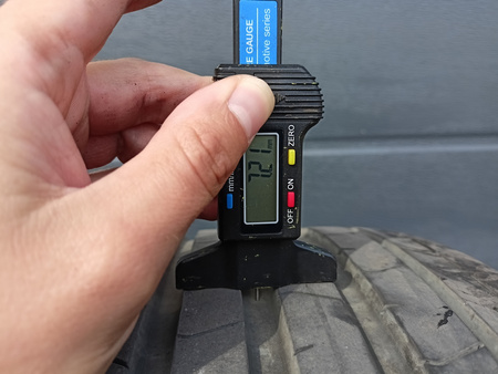 225/40R19 Pirelli P Zero PZ4 XL opona pojedynka lato 7,2mm P945