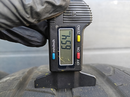 255/40R19 Pirelli P Zero para opon lato 6,5mm nr9565