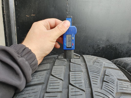 235/55R18 Pirelli Sottozero Winter 210 komplet opon zima 6,3mm nr8560