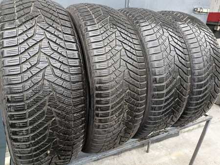 225/55R19 Yokohama Bluearth Winter V905 komplet opon zima 6,6mm nr9564