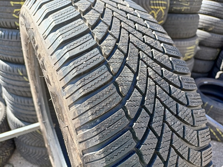 205/60R16 Bridgestone Blizzak LM005 opona pojedynka zima 7,1mm P6092