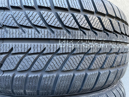 Koła 225/45R17 Toyota Auris 5x114,3 Goodride zima nowe