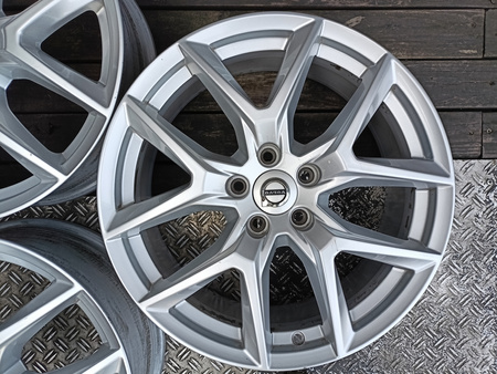 Oryginał felgi 18cali Volvo XC60 XC70 S80 V60 V50 S40 C30 V40