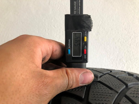 265/40R20 Dunlop Sp Winter Sport 3D RSC para opon Zima 5,4mm nr2004